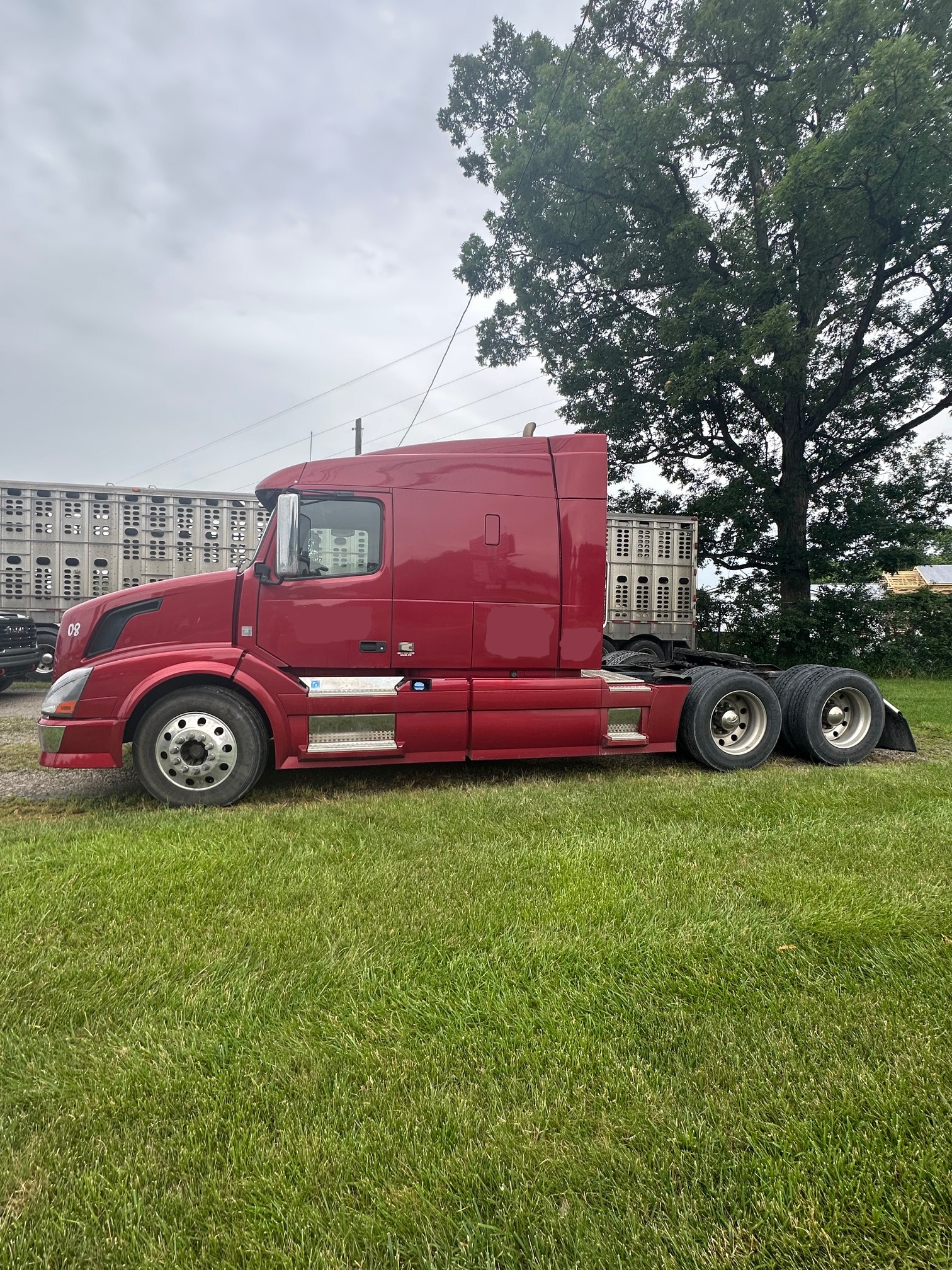 2011 VOLVO VNL 64T630